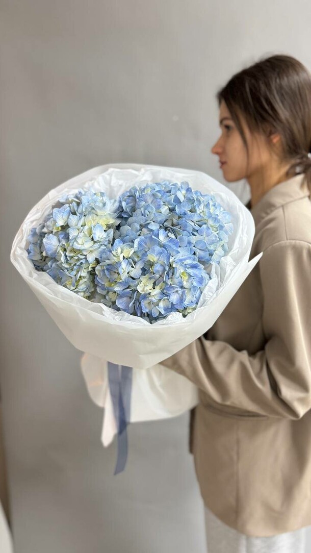 Голубое облако гортензий, артикул F1380712 - 4500 рублей, доставка по городу. Flawery - доставка цветов