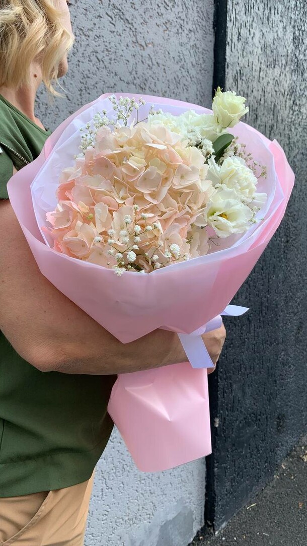 Нежный розовый букет, артикул F1457135 - 3700 рублей, доставка по городу. Flawery - доставка цветов