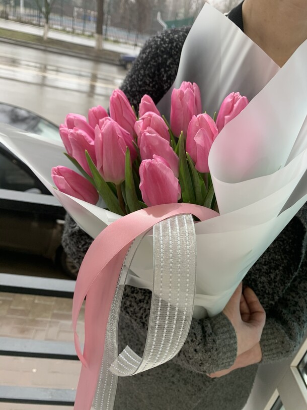 Букет из 15 тюльпанов, артикул F63523 - 4350 рублей, доставка по городу. Flawery - доставка цветов