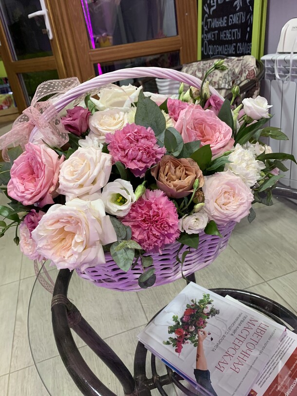 Корзина размер м, артикул F71683 - 9560 рублей, доставка по городу. Flawery - доставка цветов