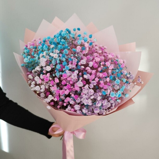 Букет из цветной гипсофилы комплимент, артикул F1341069 - 3900 рублей, доставка по городу. Flawery - доставка цветов