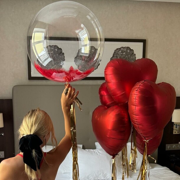 Фольгированные сердца и баблз с перьями, артикул F1299633 - 4200 рублей, доставка по городу. Flawery - доставка цветов