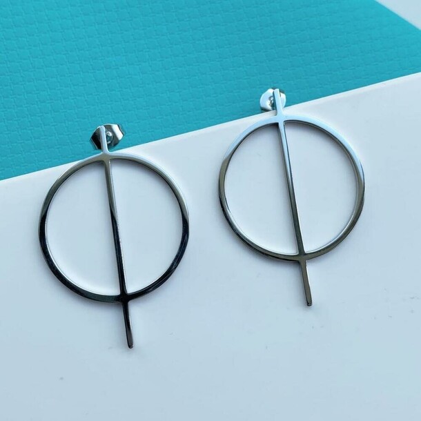 Новинка: серьги-минимализм🕊️, артикул F1302280 - 1400 рублей, доставка по городу. Flawery - доставка цветов