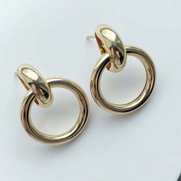 Серьги массивные бижутерия, артикул F1302286 - 1230 рублей, доставка по городу. Flawery - доставка цветов