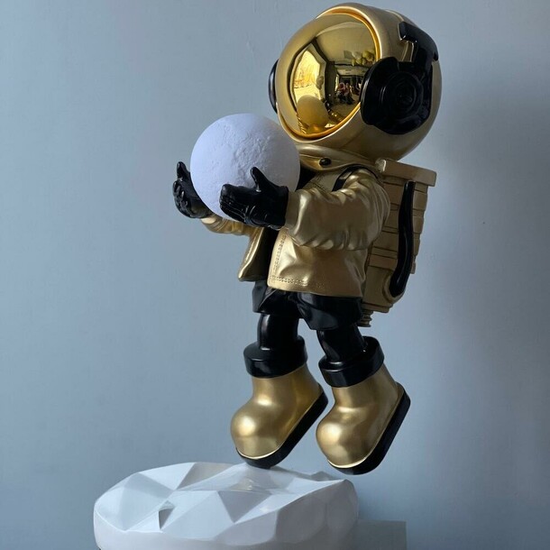 Космонавт с луной, артикул F1302426 - 49900 рублей, доставка по городу. Flawery - доставка цветов