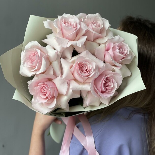 Букет с ароматными розами, артикул F1304969 - 3390 рублей, доставка по городу. Flawery - доставка цветов