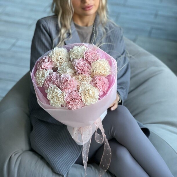 15 гвоздик нежных, артикул F1316505 - 5300 рублей, доставка по городу. Flawery - доставка цветов