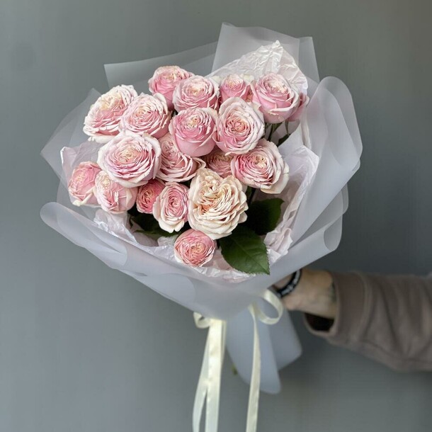 Монобукет из кустовых роз «тендрессе», артикул F1334221 - 2990 рублей, доставка по городу. Flawery - доставка цветов