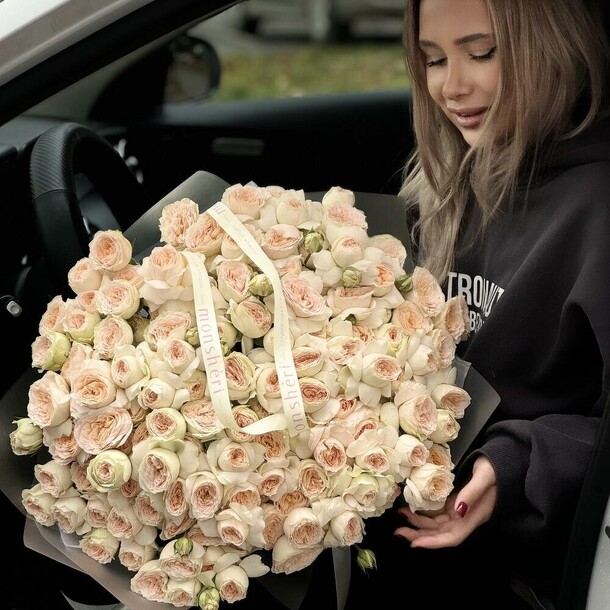 Моно гигант из кустовой пионовидной розы «павлова», артикул F1339724 - 12690 рублей, доставка по городу. Flawery - доставка цветов