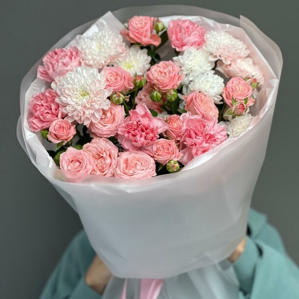 Зефирный букет из кустовых роз, артикул F1344134 - 4390 рублей, доставка по городу. Flawery - доставка цветов