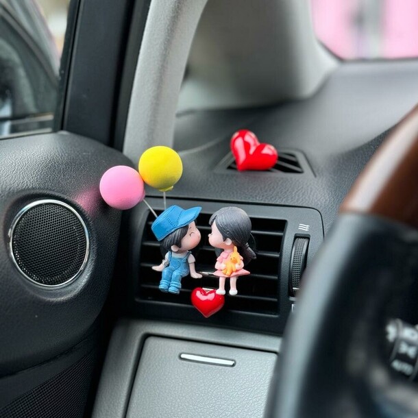 Милые фигуры «мальчик и девочка» в машину, артикул F1361690 - 1325 рублей, доставка по городу. Flawery - доставка цветов