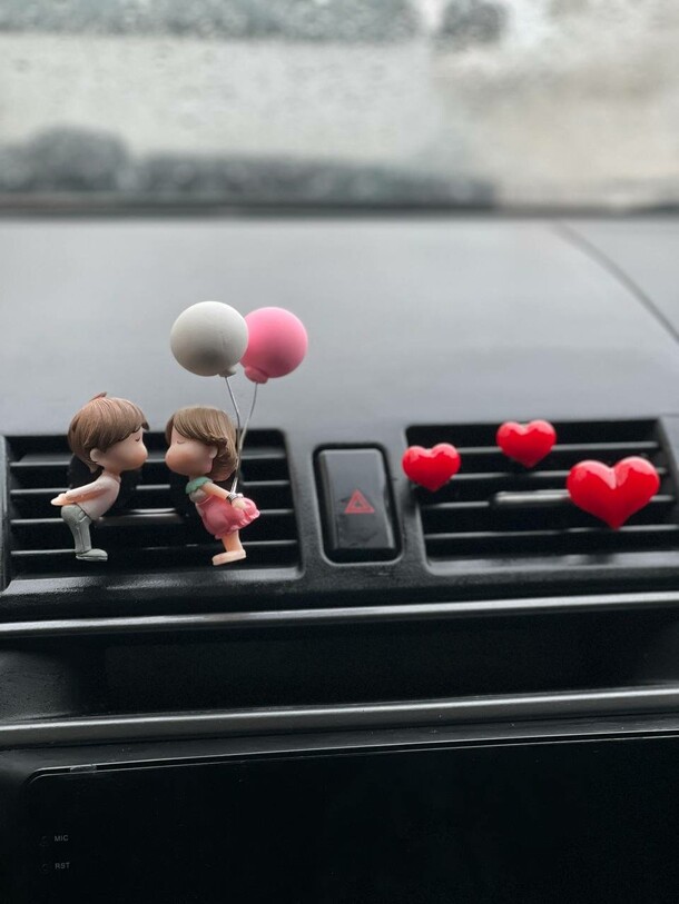 Милые фигуры «мальчик и девочка» в машину, артикул F1361698 - 1350 рублей, доставка по городу. Flawery - доставка цветов
