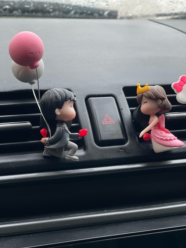 Милые фигуры «мальчик и девочка» в машину, артикул F1361699 - 1340 рублей, доставка по городу. Flawery - доставка цветов