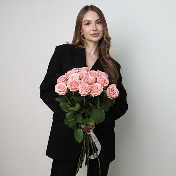 Моно букет из роз  15 шт, артикул F1414482 - 6690 рублей, доставка по городу. Flawery - доставка цветов