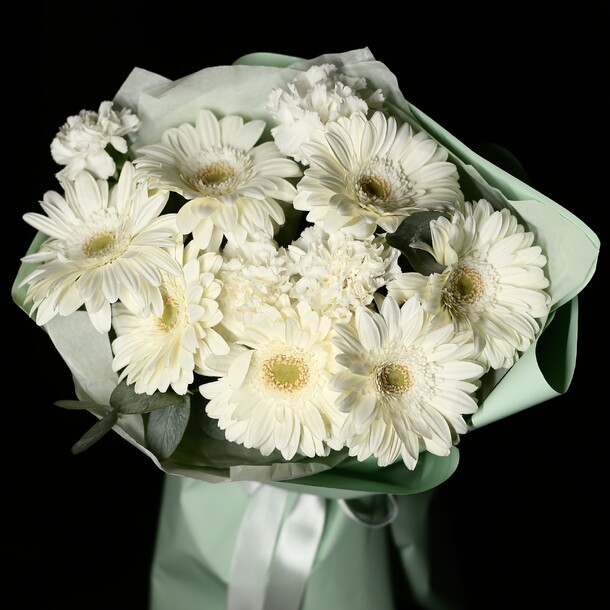 Букет 71, артикул F1436396 - 3390 рублей, доставка по городу. Flawery - доставка цветов