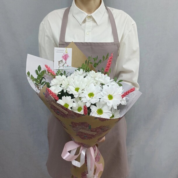 Букет ромашек и колосьев, артикул F1361635 - 1790 рублей, доставка по городу. Flawery - доставка цветов