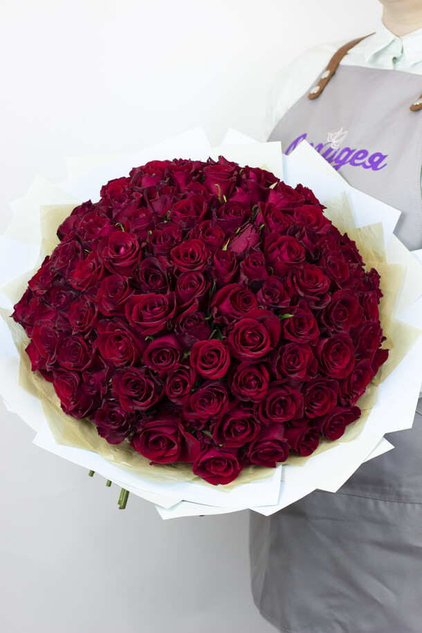 101 красная роза 40 см, артикул F1456289 - 17990 рублей, доставка по городу. Flawery - доставка цветов