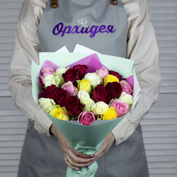 25 роз 40 см микс, артикул F1457996 - 4690 рублей, доставка по городу. Flawery - доставка цветов