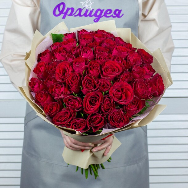 51 красная роза 40 см, артикул F1458129 - 9390 рублей, доставка по городу. Flawery - доставка цветов