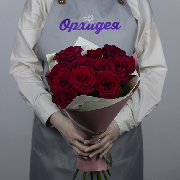 11 роз красных 60 см, артикул F1458332 - 5290 рублей, доставка по городу. Flawery - доставка цветов