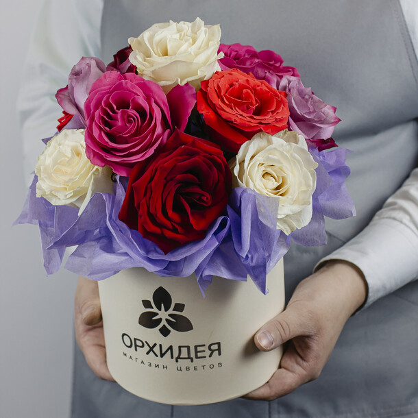 11 роз микс 60 см в коробке, артикул F1490633 - 6590 рублей, доставка по городу. Flawery - доставка цветов