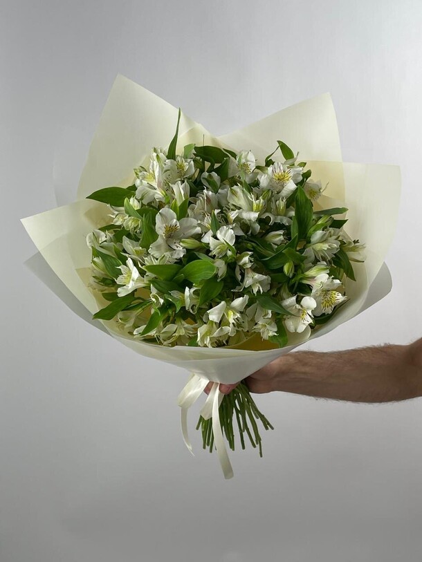Букет из альстромерий, артикул F1315411 - 8798 рублей, доставка по городу. Flawery - доставка цветов