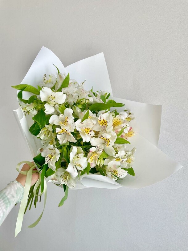 Букет из альстромерии, артикул F1315415 - 5139 рублей, доставка по городу. Flawery - доставка цветов