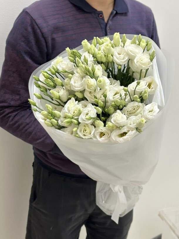 Букет из эустомы «снежинка», артикул F1331298 - 7008 рублей, доставка по городу. Flawery - доставка цветов