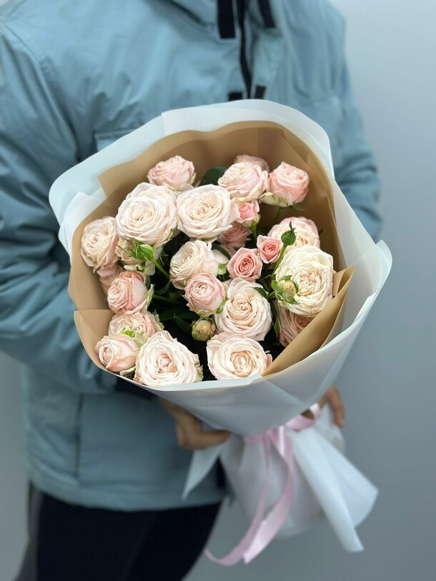 Букет из роз мадам бомбастик, артикул F1344215 - 7289 рублей, доставка по городу. Flawery - доставка цветов