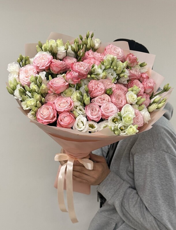 Букет из эустомы и бомбастика размер l, артикул F1437334 - 11800 рублей, доставка по городу. Flawery - доставка цветов