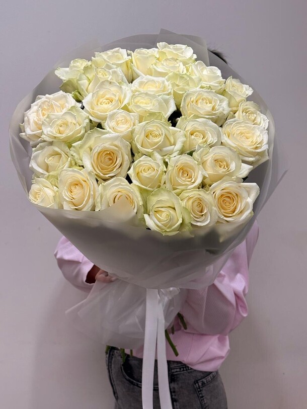 Букет 31 белая роза маме, артикул F1445162 - 8500 рублей, доставка по городу. Flawery - доставка цветов