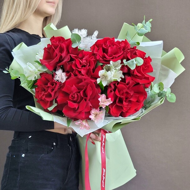 Букет роз "французский шарм", артикул F1409038 - 13200 рублей, доставка по городу. Flawery - доставка цветов