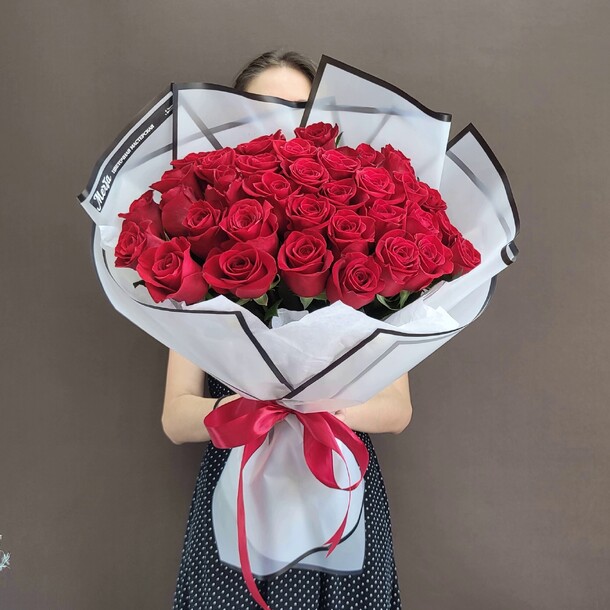 Букет из 35 красных роз "ассоль", артикул F1430359 - 17520 рублей, доставка по городу. Flawery - доставка цветов