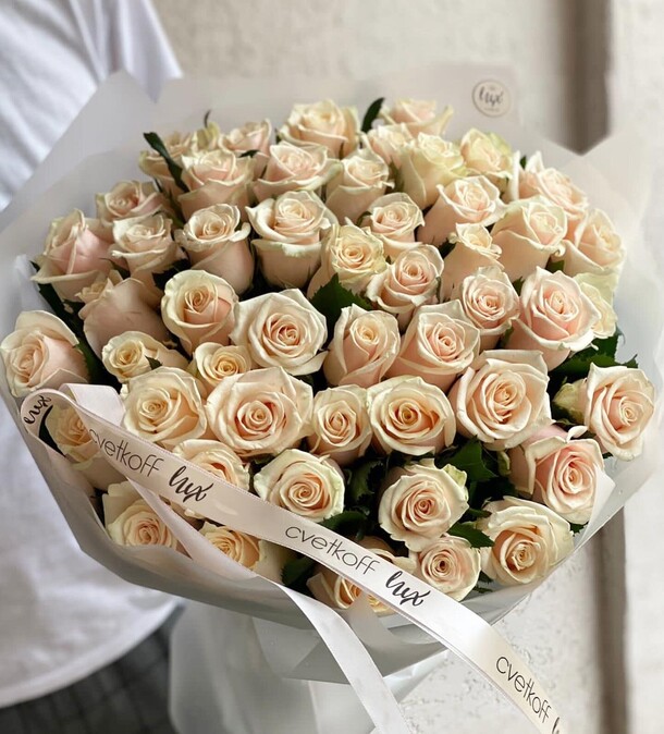 Букет 51 кремовая роза, артикул F1306907 - 13500 рублей, доставка по городу. Flawery - доставка цветов