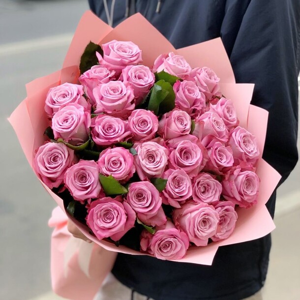 Букет 39 лавандовых роз маритим, артикул F1308365 - 9900 рублей, доставка по городу. Flawery - доставка цветов