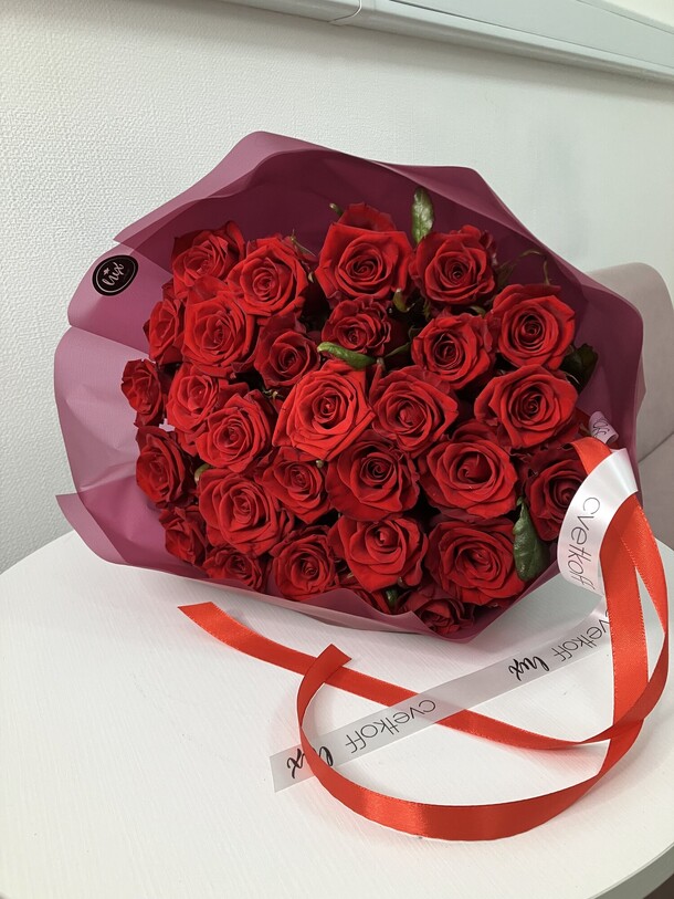 Красные розы ред наоми, артикул F1310361 - 7900 рублей, доставка по городу. Flawery - доставка цветов