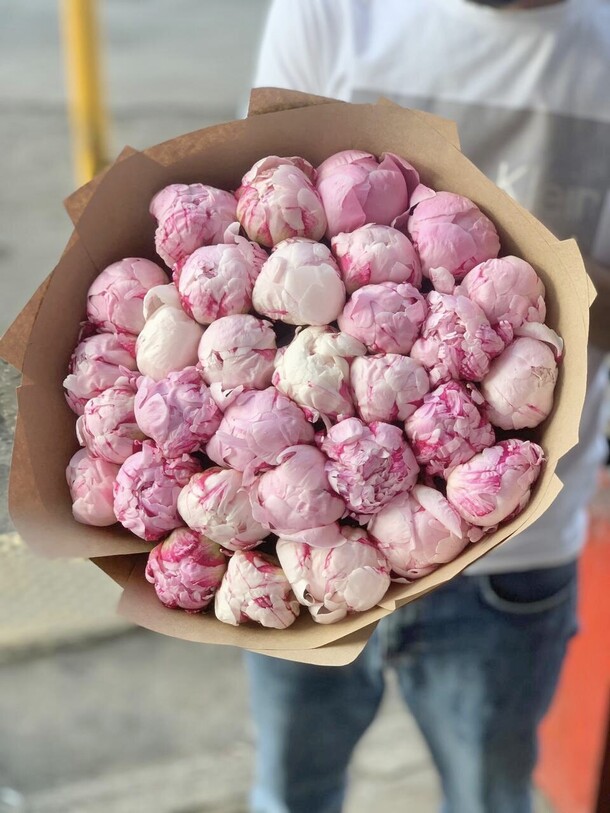 Пионы, артикул F1323700 - 38500 рублей, доставка по городу. Flawery - доставка цветов