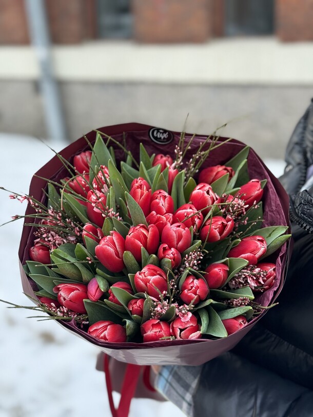 Красные тюльпаны, артикул F1363071 - 16900 рублей, доставка по городу. Flawery - доставка цветов
