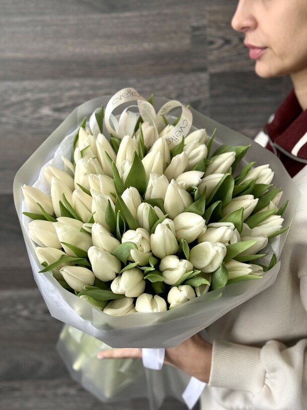 Белые тюльпаны монобукет, артикул F1363094 - 16273 рублей, доставка по городу. Flawery - доставка цветов