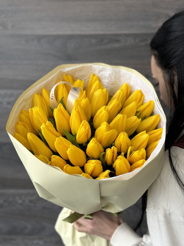 Желтые тюльпаны, артикул F1363095 - 16273 рублей, доставка по городу. Flawery - доставка цветов