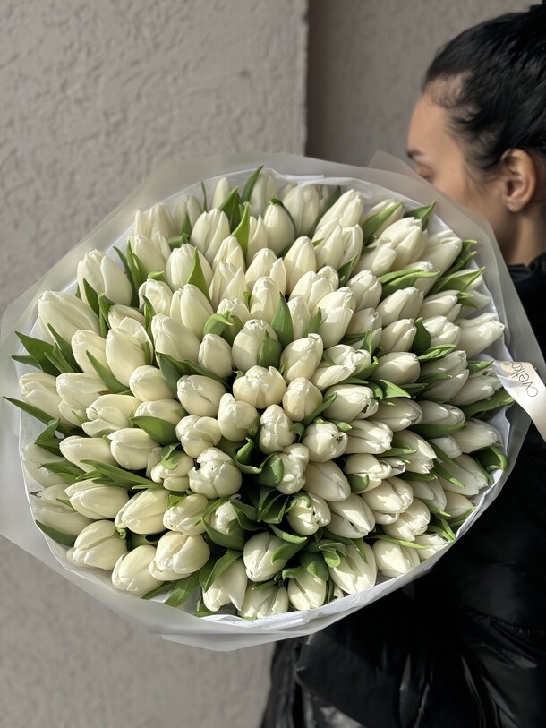 101 тюльпан, артикул F1363253 - 35000 рублей, доставка по городу. Flawery - доставка цветов