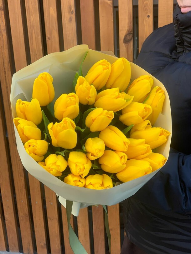 Желтые тюльпаны, артикул F1363277 - 6818 рублей, доставка по городу. Flawery - доставка цветов
