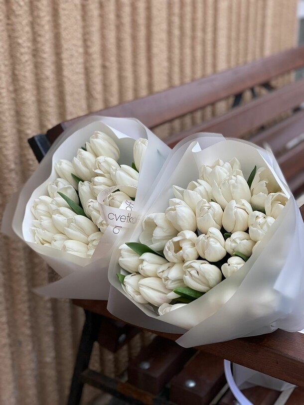 Белые тюльпаны монобукет, артикул F1363280 - 6818 рублей, доставка по городу. Flawery - доставка цветов