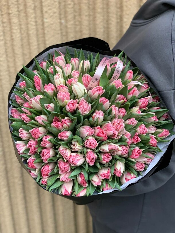 101 пионовидный тюльпан, артикул F1365181 - 35000 рублей, доставка по городу. Flawery - доставка цветов