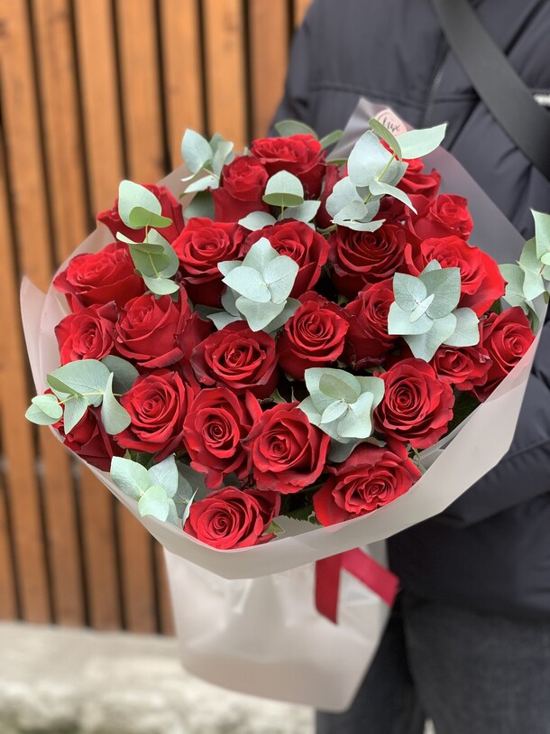 Красные розы, артикул F1382879 - 11250 рублей, доставка по городу. Flawery - доставка цветов