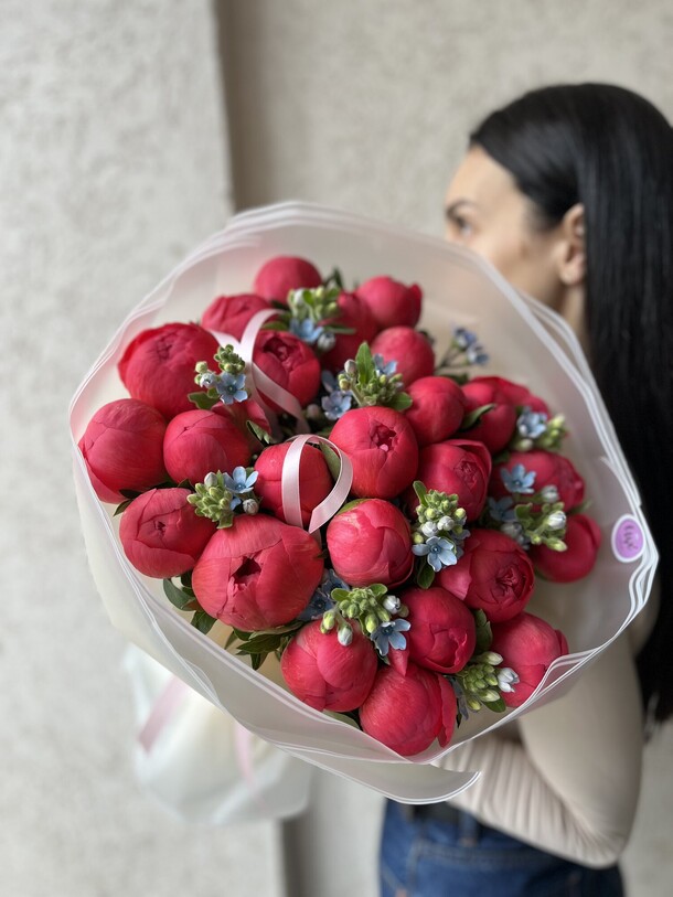 Пионы коралловые с незабудками, артикул F1420748 - 28500 рублей, доставка по городу. Flawery - доставка цветов