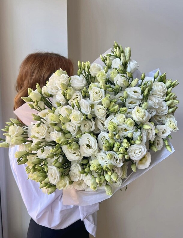 Эустома белая в монобукете, артикул F1448977 - 15950 рублей, доставка по городу. Flawery - доставка цветов