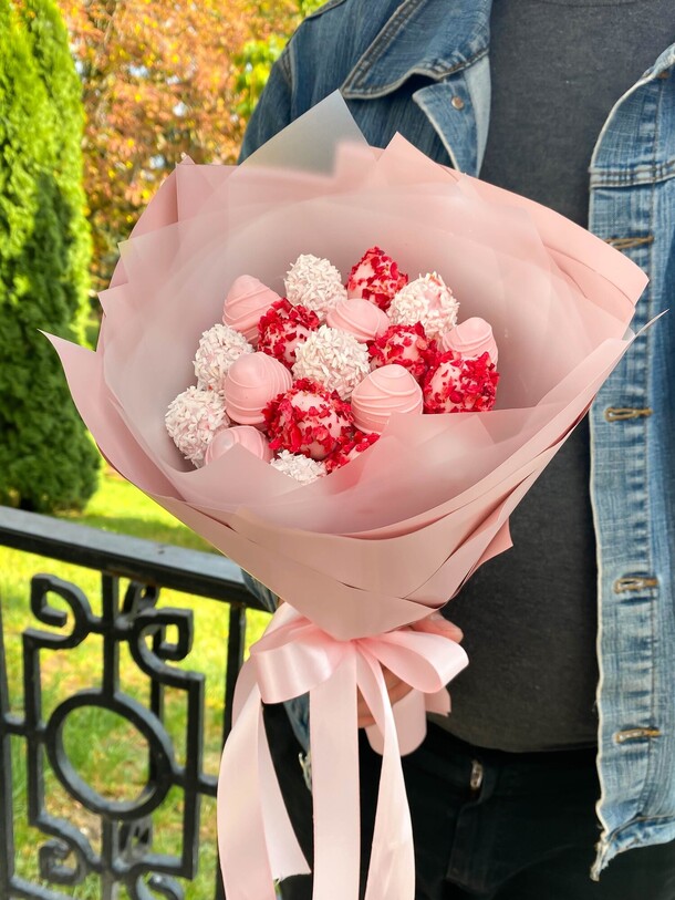 Клубничный букет "алетта", артикул F1240716 - 4590 рублей, доставка по городу. Flawery - доставка цветов