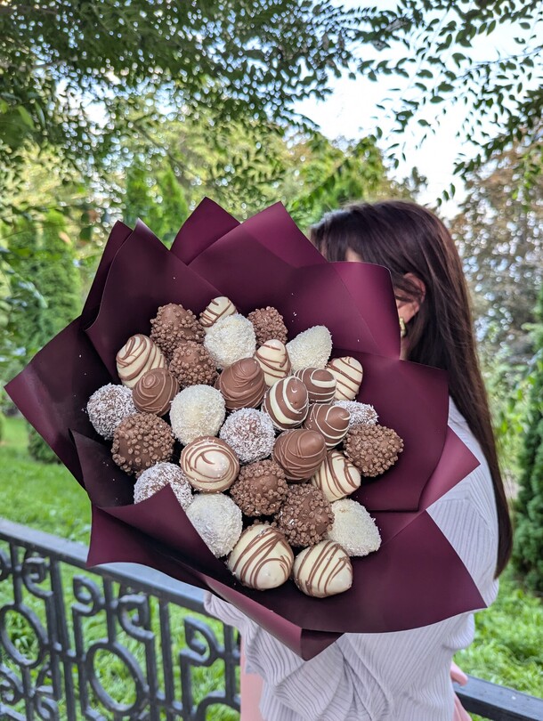 Клубничный букет "венера", артикул F1240720 - 7290 рублей, доставка по городу. Flawery - доставка цветов