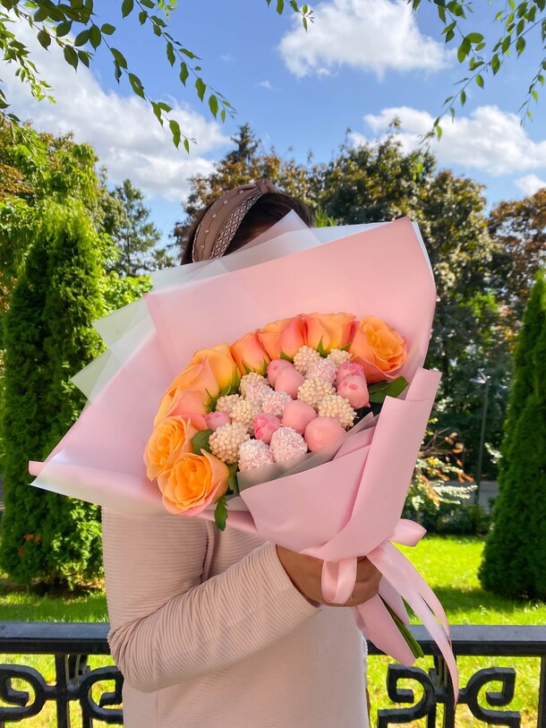 Букет "ромео и джульетта", артикул F1240744 - 6990 рублей, доставка по городу. Flawery - доставка цветов